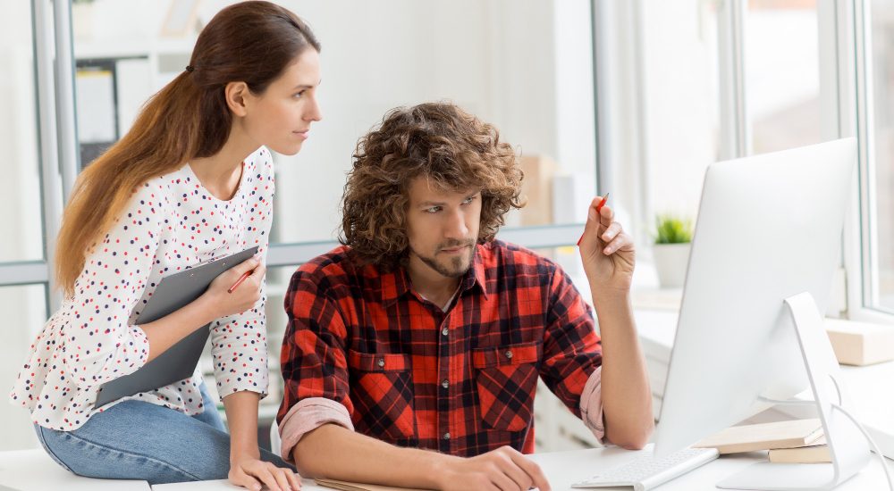 When to Hire an Agency vs. a Freelancer: A Guide to Making the Right Investment